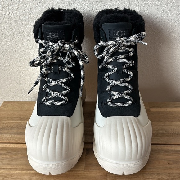 NWOT UGG Women's Adiroam Hiker Boot Black Size 9 - Picture 4 of 10